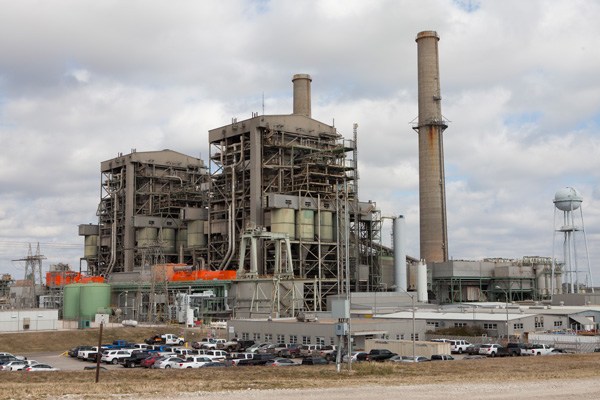 Luminant, a subsidiary of Vistra Energy, today announced that it will close its two-unit Big Brown Power Plant in Freestone County, Texas. Unit 1 & 2 both with capacity 595 MW will be shuttered early 2018. The decision is a result of 'challenging plant and market economics'. 220 jobs will be impacted.