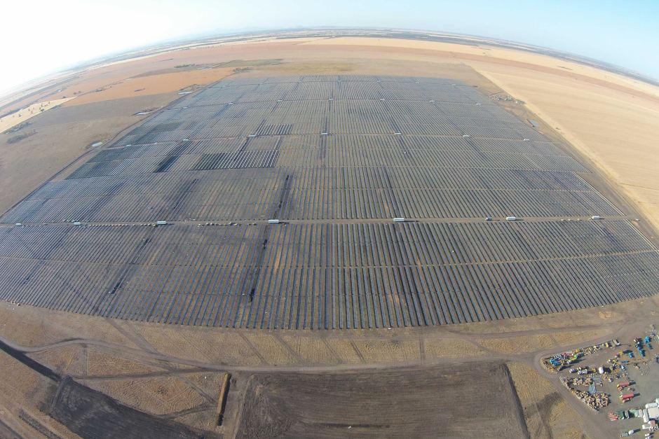 Moree Solar Farm starts feeding into the grid.