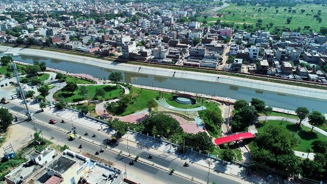 Jaipur Development Authority (JDA) awards Tata Power and Shanghai Urban Construction Group (SUCG) contract for pollution abatement and rejuvenation of the river, which originates from the western slopes of Nahargarh – Amber Hills and flows through the west side of Jaipur city. Much of Jaipur city’s residents reside in the 10 km periphery of the river, which was once a source of water for the city.