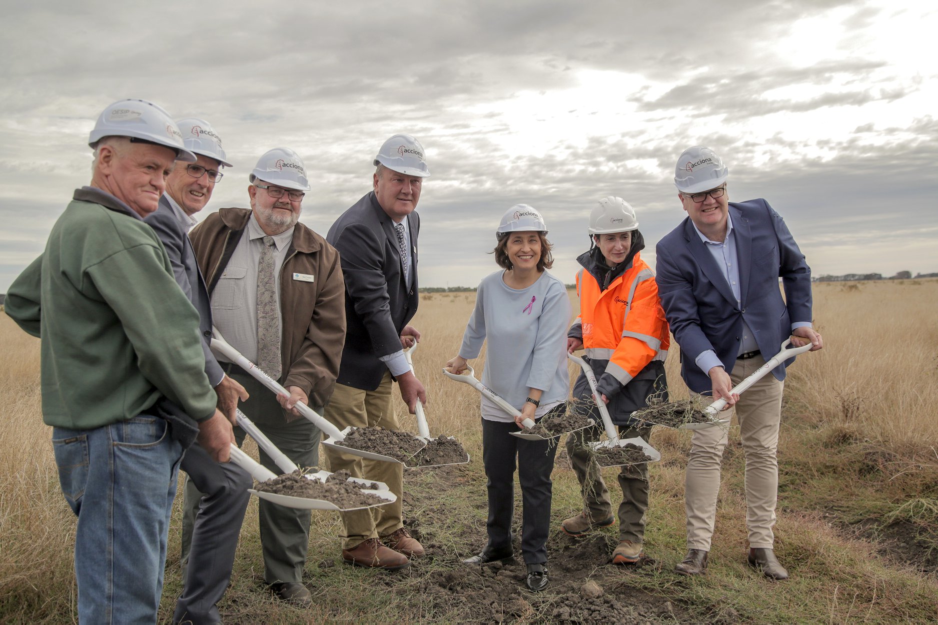 Sod-turning event held on site, which was attended by the Hon Lily D'Ambrosio MP, Victoria’s Minister for Energy, Environment and Climate Change. ACCIONA has announced its intention to build an underground transmission line for its new Mortlake South Wind Farm, demonstrating its commitment to working closely with communities to deliver tailored local solutions.