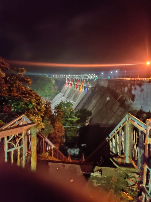 तोतलाडोह / Totladoh Dam - Nagpur. At 98% of its live capacity of 1,017,000 million litres, compared to 97% at the same time last year. First overflow of the season on 22 Aug. 4 of 14 gates of Totladoh (Pench) dam were opened on Sat (22 Aug) and then the very next day, all 14 gates were opened (as seen in the photo). This means there would be no shortage of raw water for one year especially in next summer.