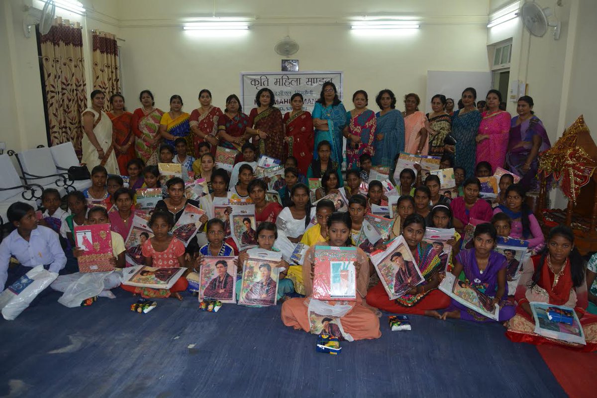 underprivileged girls from Singrauli received training in administering first aid.