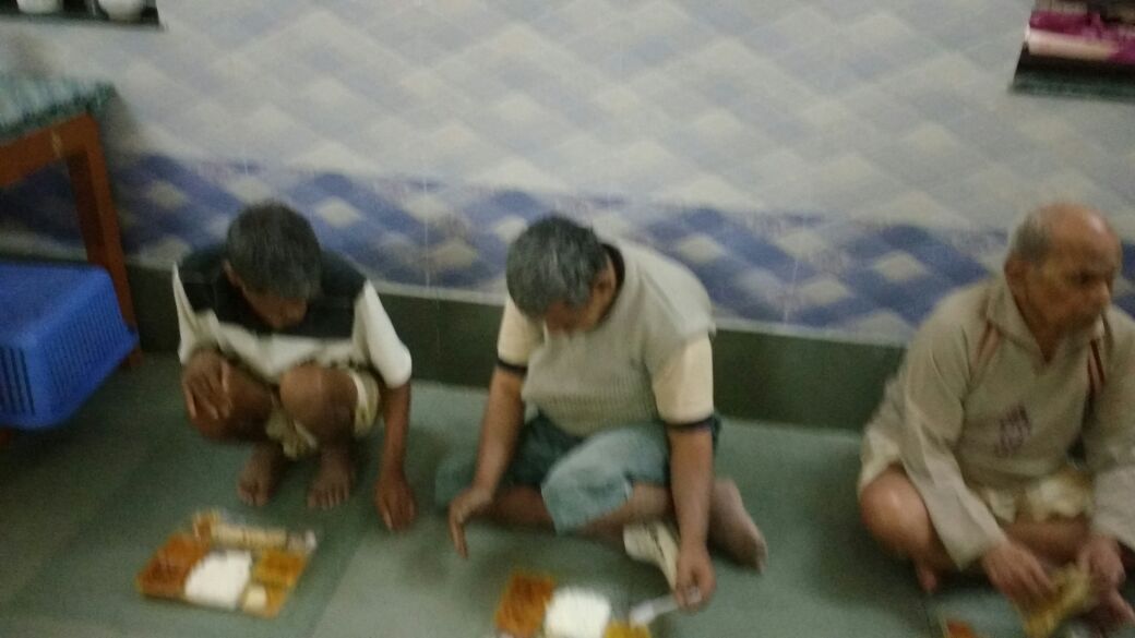 inmates of Mother Teresa's Shanti Home on Nagpur were provided with food packets by members from WCL. The distribution was conducted on 01 Nov 2016.
