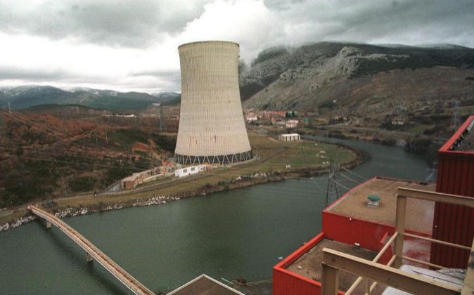 Capacity of 2 remaining coal plants operated by Iberdrola that it intends to close by an as yet undecided date. The company has requested consent from Spain's Ministry of Energy to decommission the thermal power plants of Lada and Velilla.