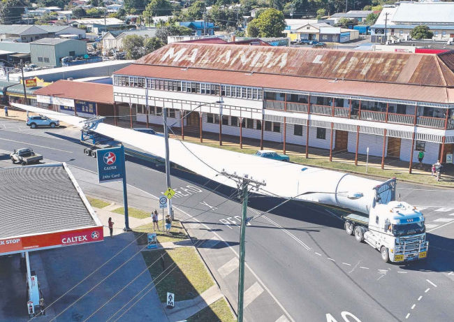 Project’s first delivery of components made their way from the port to the site.