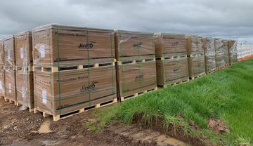 Jinko Solar begin deliveries of the 395W and 400W photovoltaic modules. Piling operations soon.