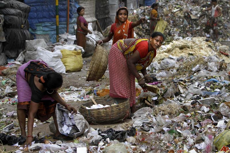 roughly the number of people that make up the informal recycling workforce consisting of waste pickers, small kabaris (small middlemen), thiawalas (collectors) and big kabaris (big middlemen).