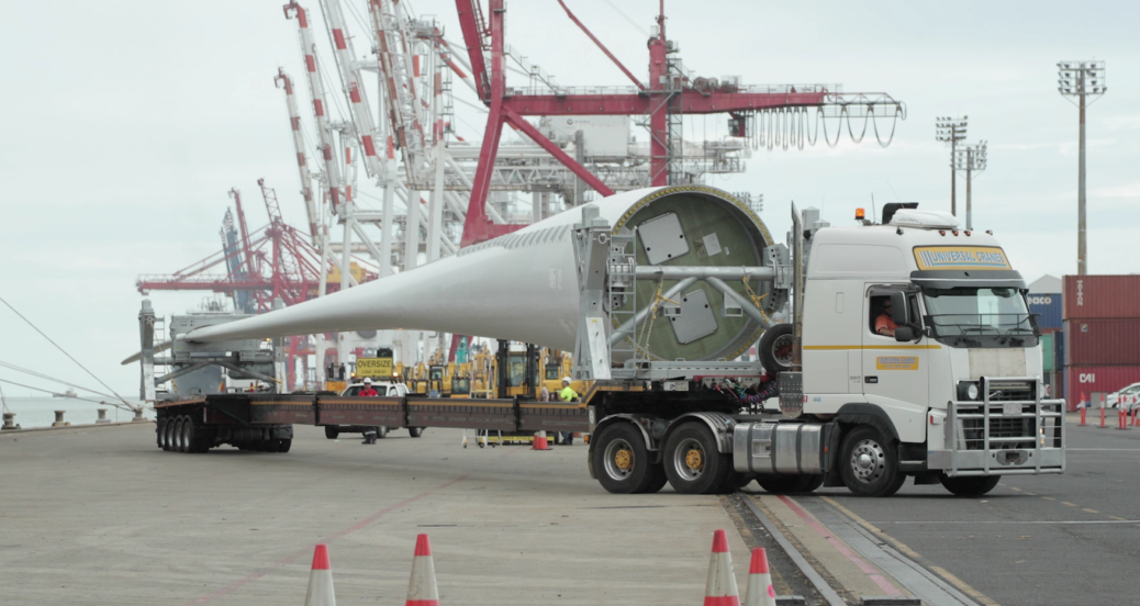More blades depart for site given the successful delivery of the first blade a few days earlier.