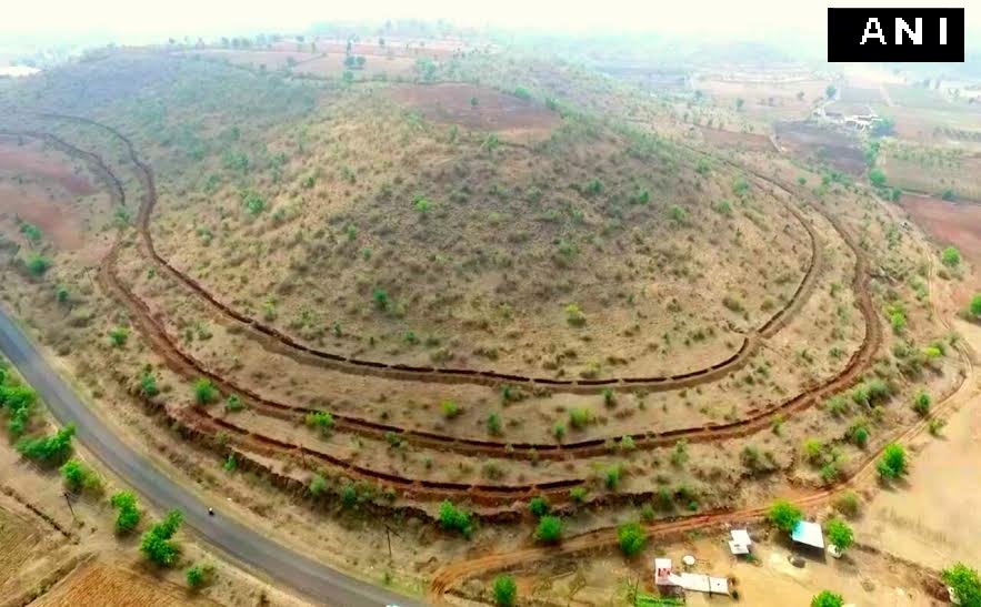 out of a total 6,951 works completed in Ahmednagar as on 16-May-16 [65.55%]. 376 works completed since mid May.